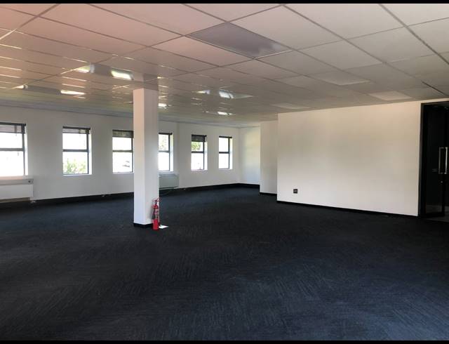 144M² OFFICE TO LET IN HYDE PARK